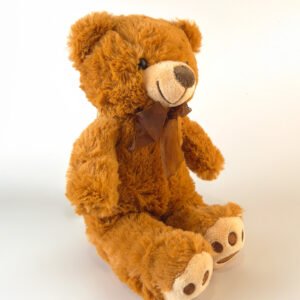 Peluche marrón con lazo bronce, complemento ideal para cajas de brownies de regalo Pepa Brown.